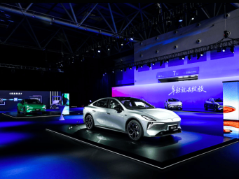 入门即高配，深蓝L06正式上市售13.29万起